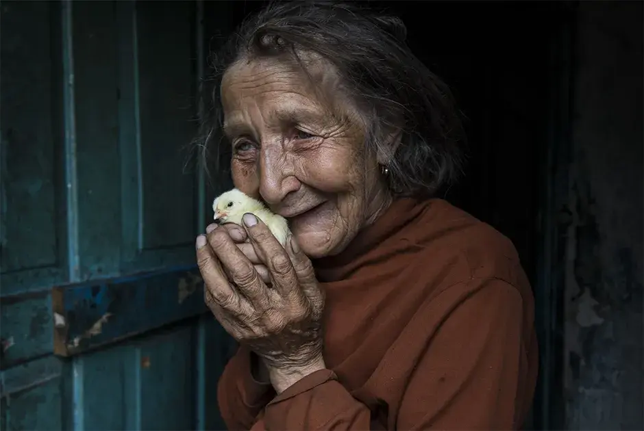 «Война в Украине — застывшая из-за распрей жизнь: старушка»
Фото: Paula Bronstein / Pictures of the Year International