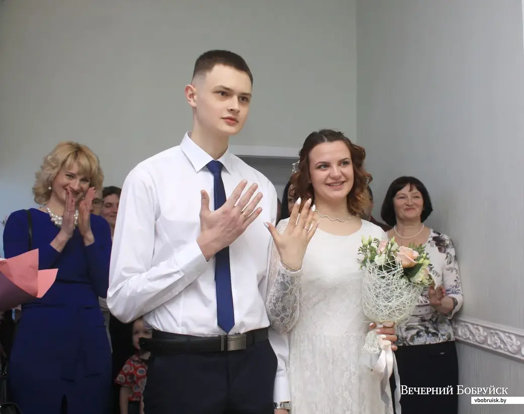 Владислав и Дарья Малышевы зарегистрировали свой брак 22 марта.