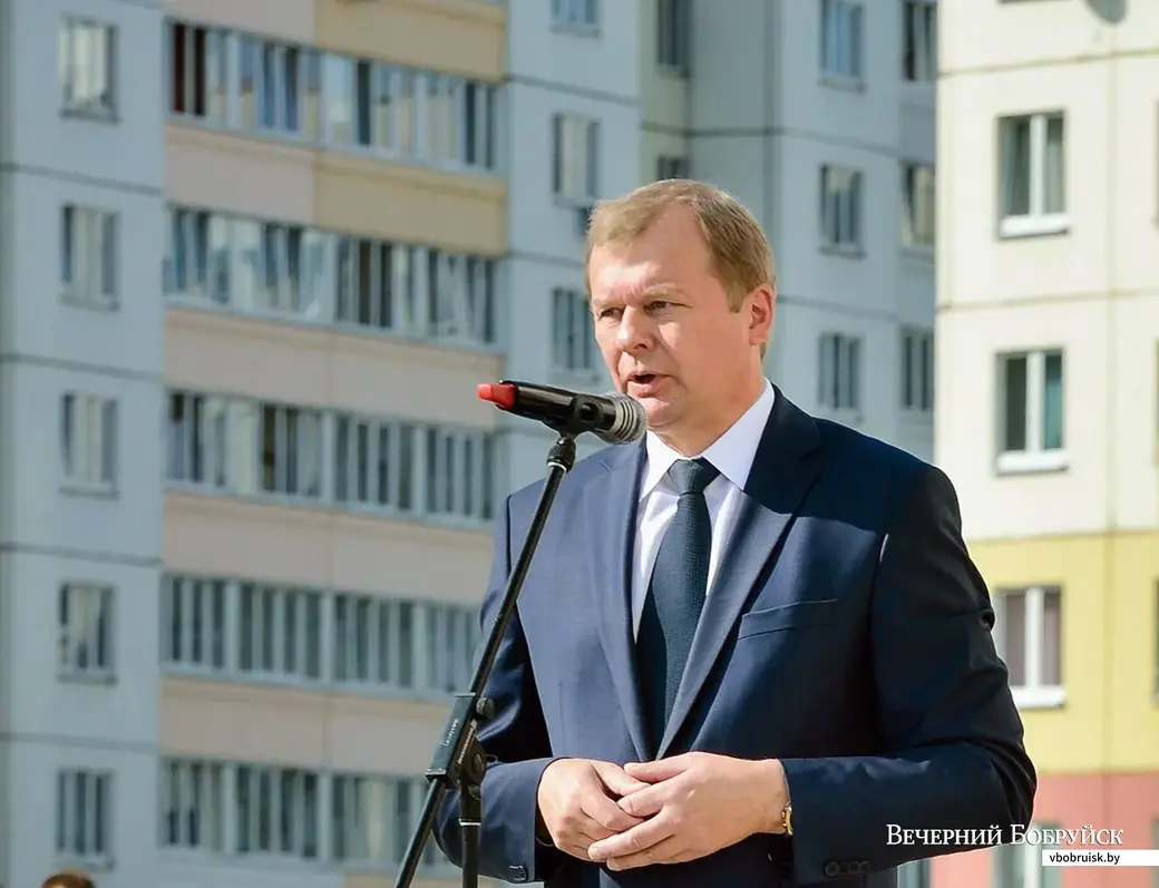 Владимир Доманевский на открытии средней школы №34 в микрорайоне Западный в 2018 году.