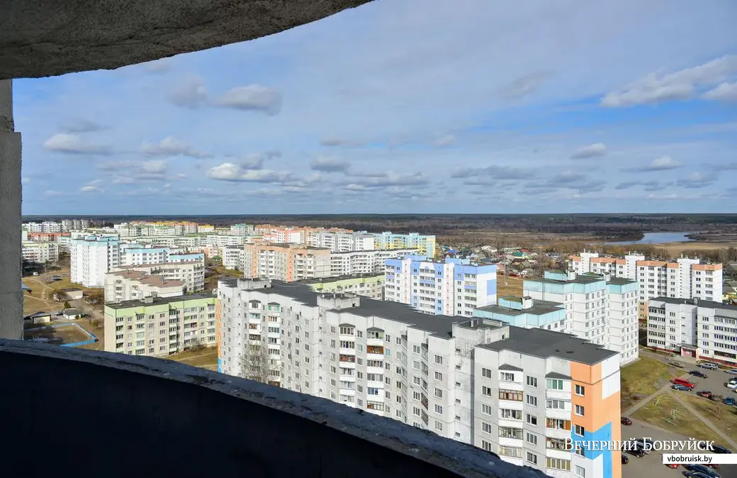 Вид с 18-го этажа на 5-6 микрорайоны и Назаровку.