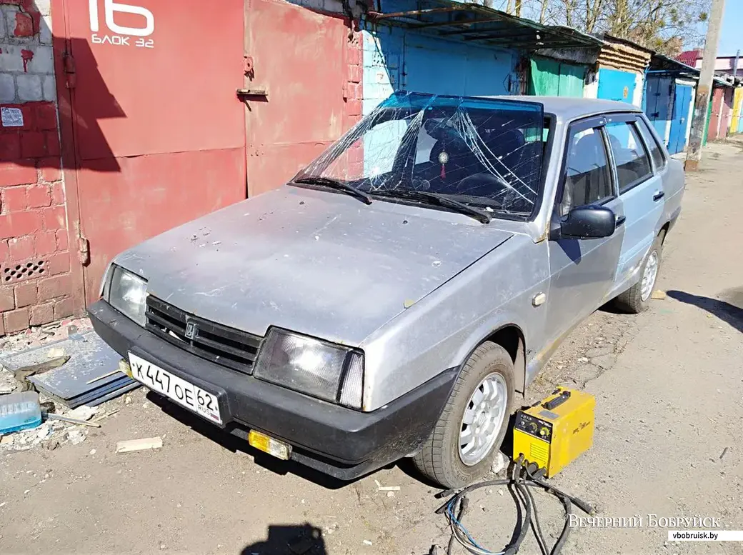 29.03.2019. Бобруйск, взрыв в ГСК № 2 на ул. Рокоссовского. Автомобиль погибшего и электросварочный аппарат.
