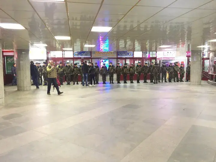 Закрытый вход в жд-вокзал с подземного перехода. Фото очевидца Георгия с Tut.by