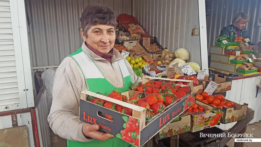 Продавец Ирина Юхневич.