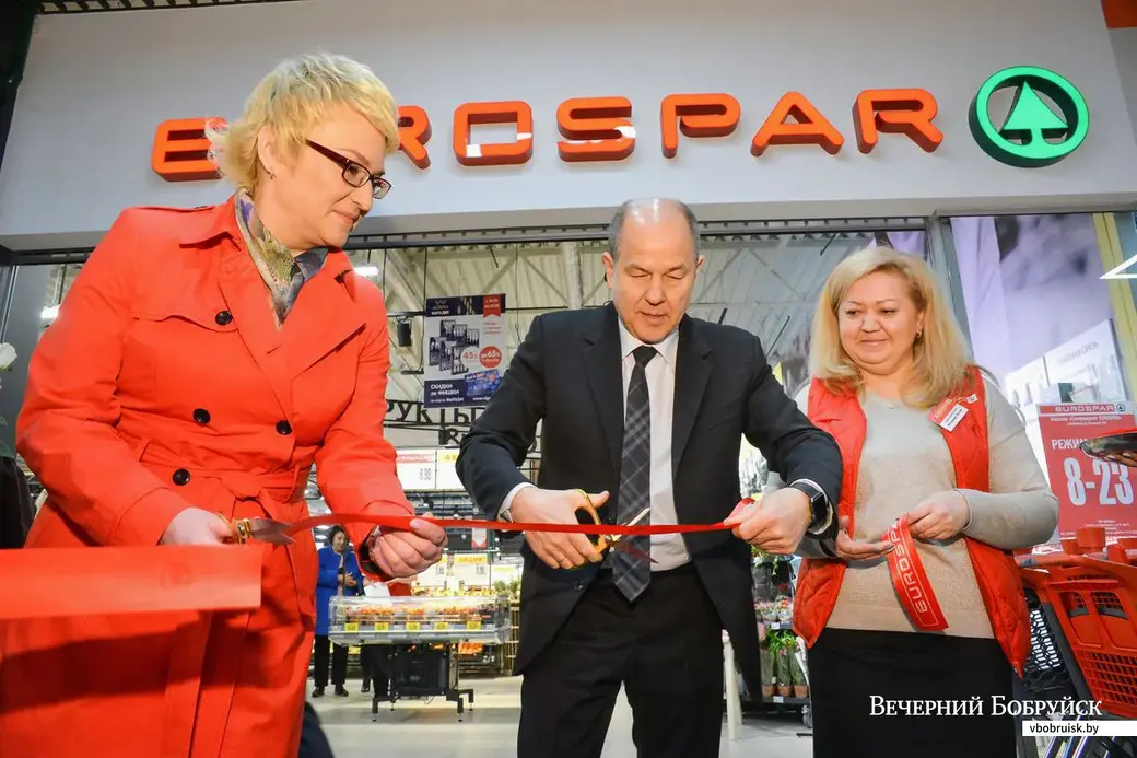 04.04.2019. Открытие супермаркета «Eurospar». Символическую ленточку перерезают Ольга Жук, заместитель председателя Бобруйского горисполкома, Александр Зарибко, директор