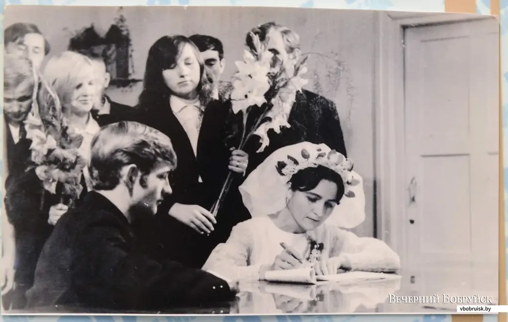 10.04.2019. Архивные фотографии в отделе загс Бобруйского горисполкома