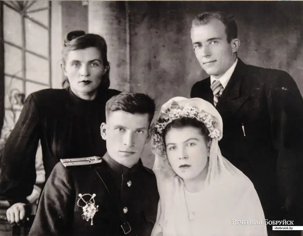10.04.2019. Архивные фотографии в отделе загс Бобруйского горисполкома