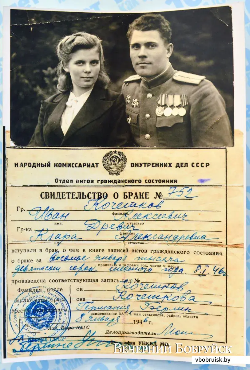 10.04.2019. Архивные фотографии в отделе загс Бобруйского горисполкома