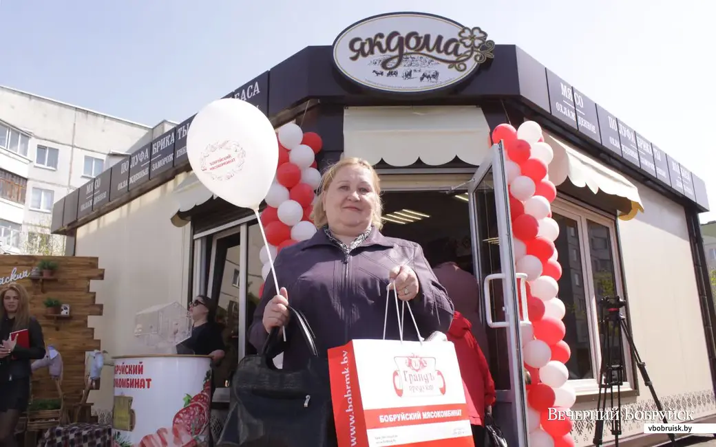 Мария Михайловна Козлова рада открытию такого магазина рядом с ее домом..