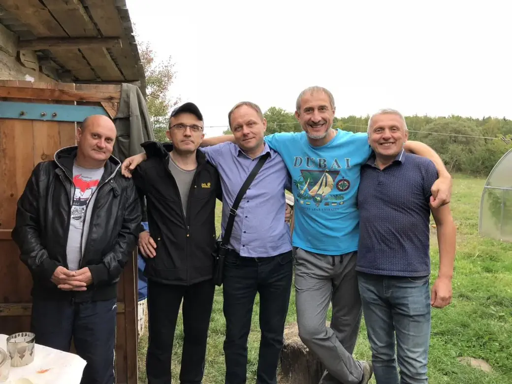 Игорь Петращук с одноклассниками: Петр Горбунов, Вячеслав Клименко, Валерий Лукашевич и товарищ по военному училищу, лётчик Вадим Расторгуев.