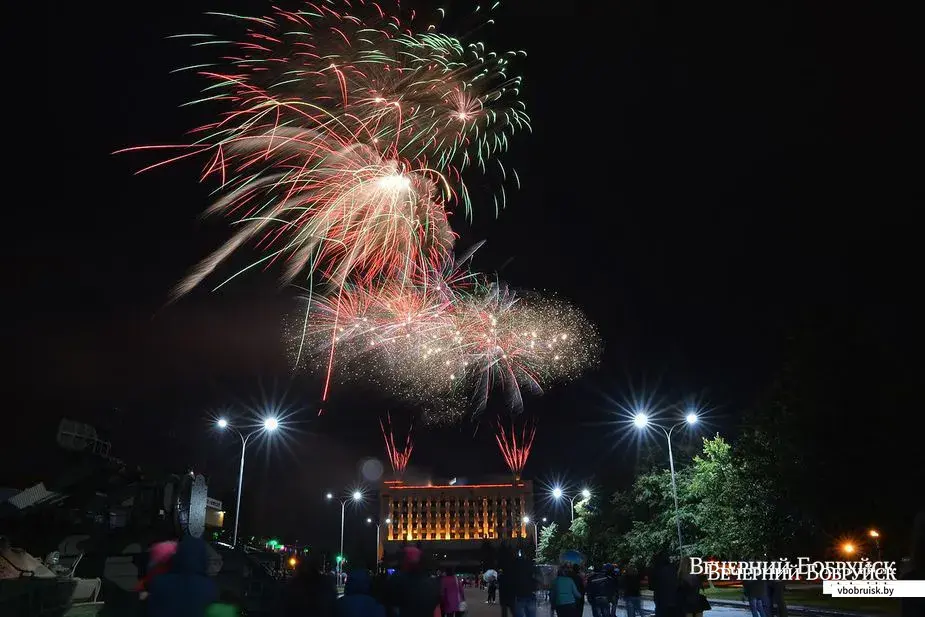 Салют в Бобруйске 3 июля 2018 года. Фото используется в качестве иллюстрации.