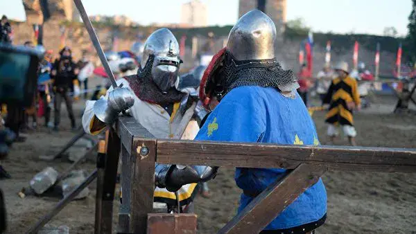 Участники международного чемпионата по историческому средневековому бою