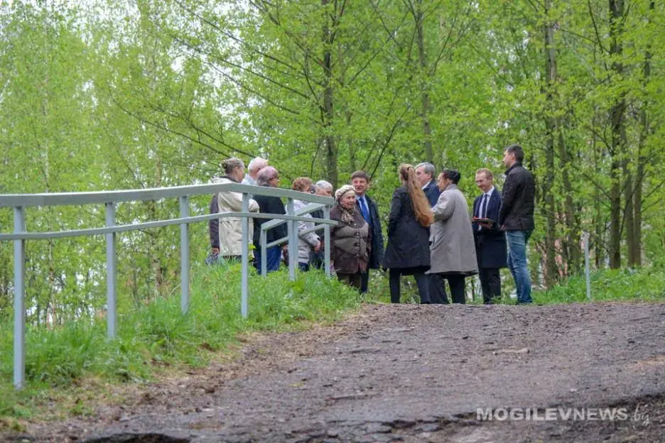 Торжественное открытие перил.