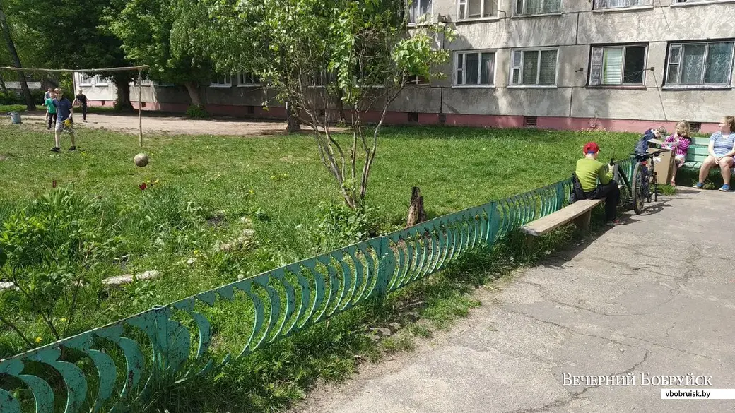 На этой площадке произошло нападение.