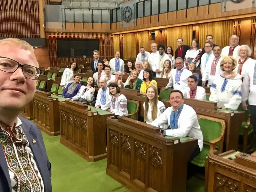 Парламент Канады отмечает день украинской вышиванки. Фото посла Украины Андрея Шевченко