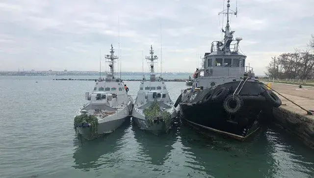 Захваченные украинские корабли в Керчи. Фото Пограничного управления ФСБ России