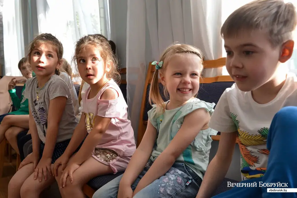 Воспитанники арт-студии «Закулисье» на занятиях в православном духовно-просветительском центре в честь преподобномученицы Великой княгини Елизаветы.