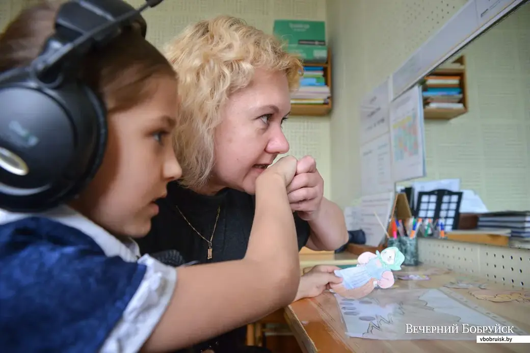 16.05.2019. Бобруйская специальная школа-интернат для детей с нарушением слуха. Дефектолог Ирина Рудая проводит коррекционные занятия