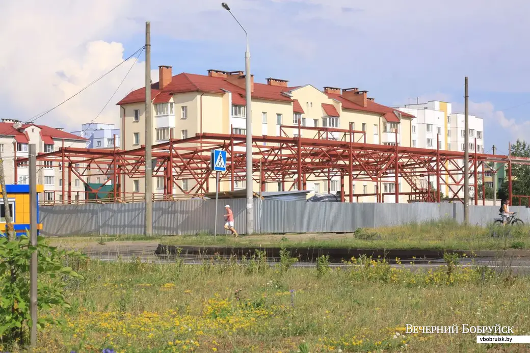 7.06.2019. Строительство торгового центра на ул. Гагарина.