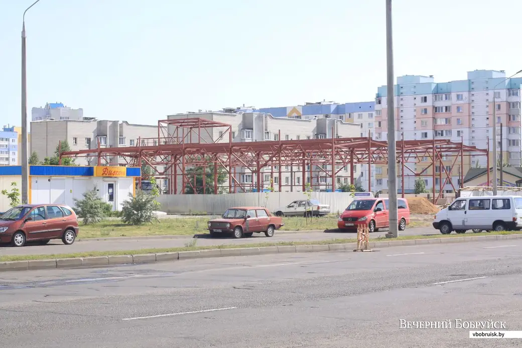7.06.2019. Строительство торгового центра на ул. Гагарина.