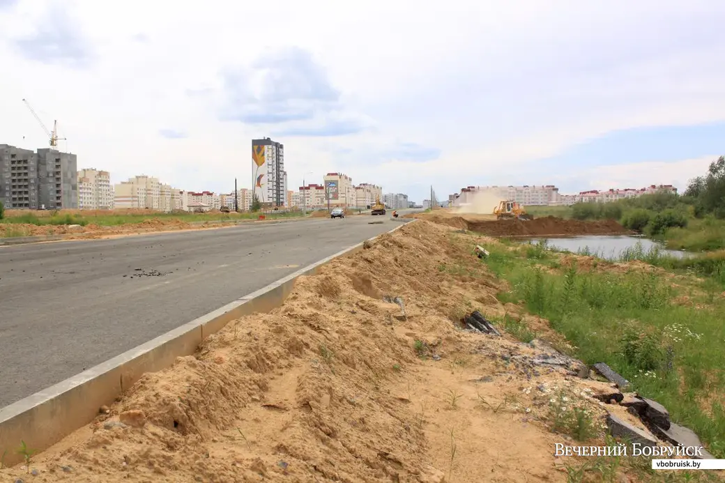 20.06.2019. Строительство дороги через озеро в 7-м микрорайоне Бобруйска