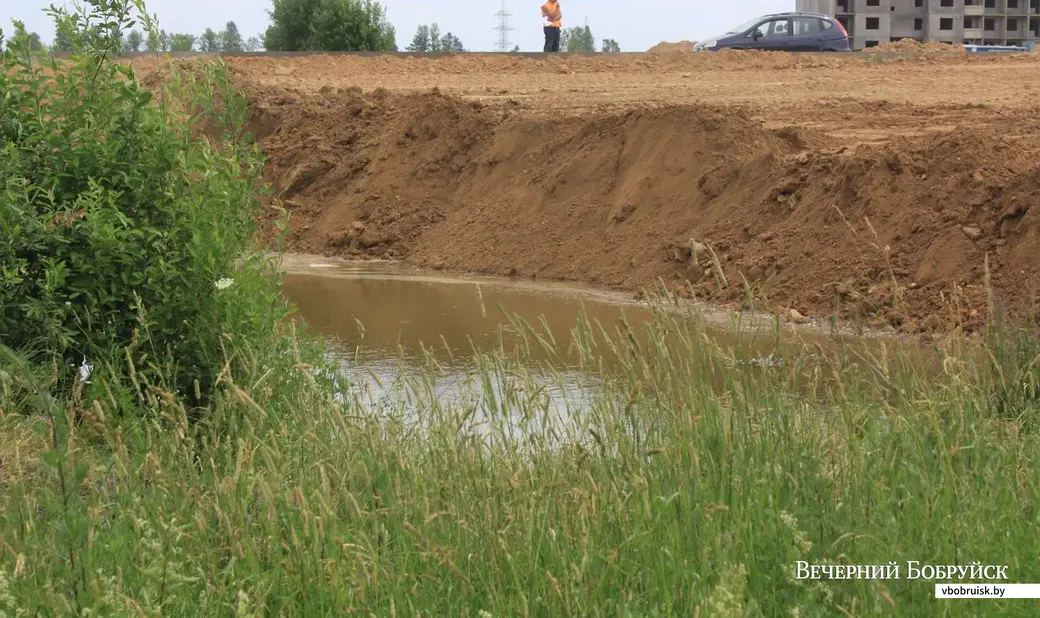 20.06.2019. Строительство дороги через озеро в 7-м микрорайоне Бобруйска