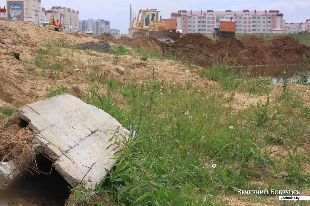 20.06.2019. Строительный мусор в озеро в 7-м микрорайоне Бобруйска