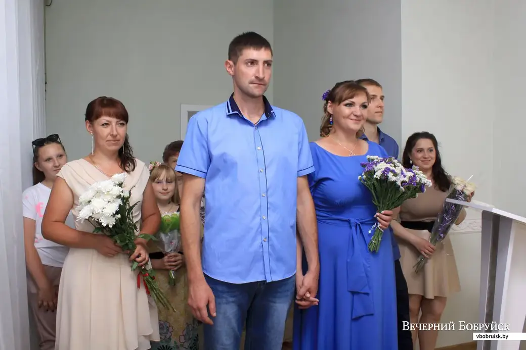 Максим Зуев и Алена Ковалева зарегистрировали свой брак 21 июня.