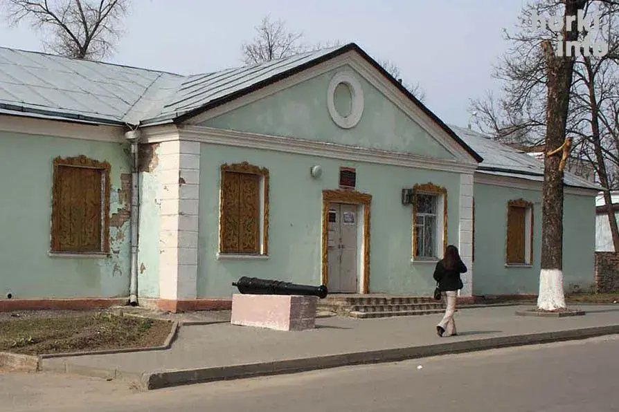 Памятным знаком Петру I будет муляж старинной пушки. Из таких его войска и расстреливали наши города.