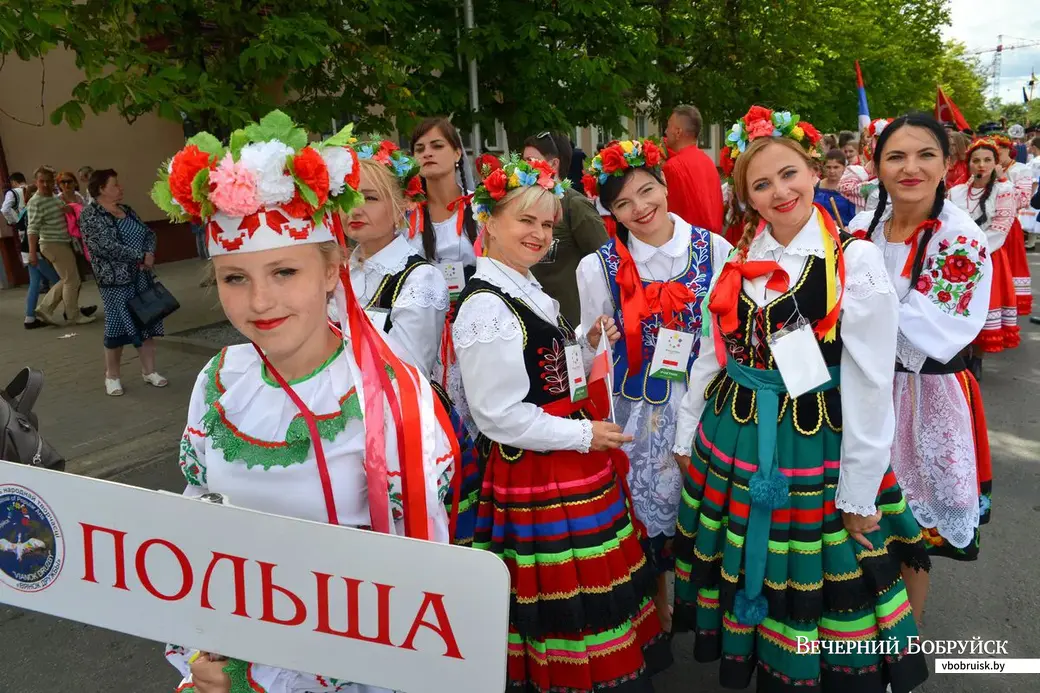 29.06.2019. Парад участников Международного фестиваля народного творчества «Венок дружбы» в Бобруйске