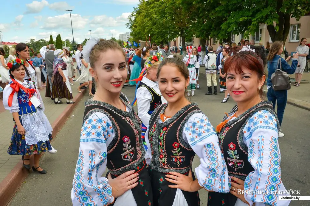 29.06.2019. Парад участников Международного фестиваля народного творчества «Венок дружбы» в Бобруйске