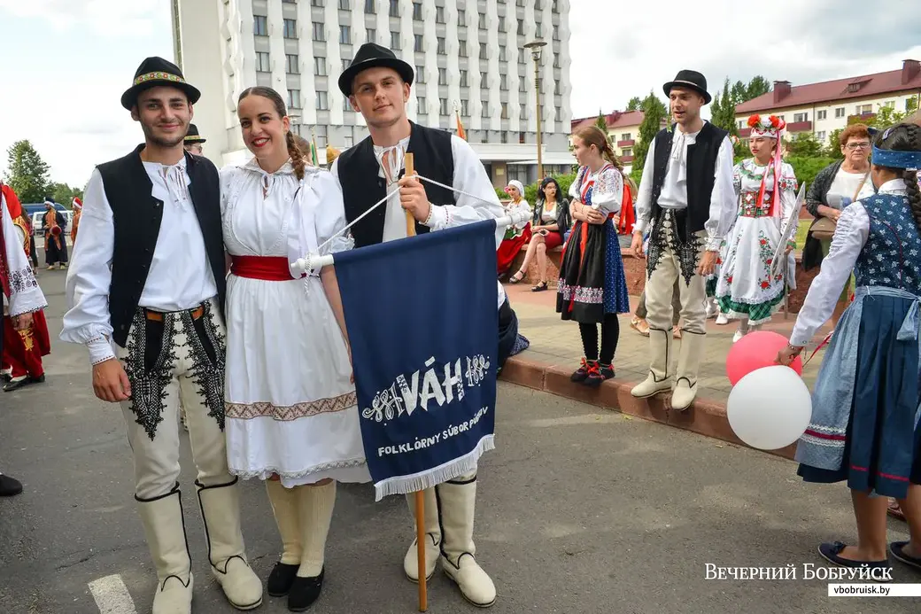 29.06.2019. Парад участников Международного фестиваля народного творчества «Венок дружбы» в Бобруйске