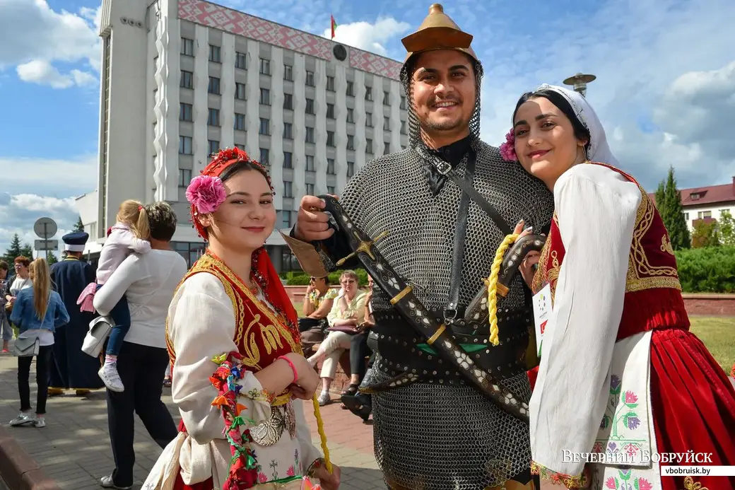 29.06.2019. Парад участников Международного фестиваля народного творчества «Венок дружбы» в Бобруйске