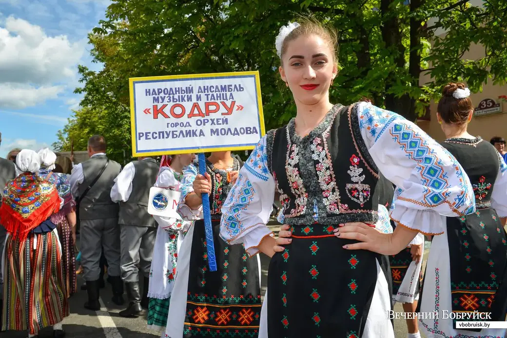 29.06.2019. Парад участников Международного фестиваля народного творчества «Венок дружбы» в Бобруйске