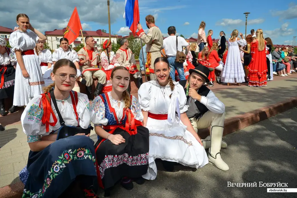 29.06.2019. Парад участников Международного фестиваля народного творчества «Венок дружбы» в Бобруйске