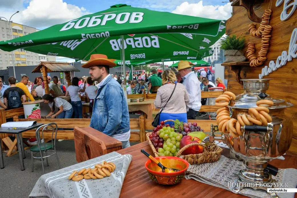 Стол в белорусском стиле