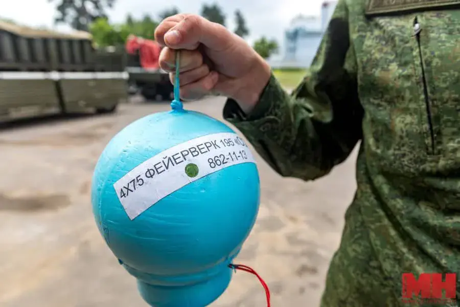 2.07.2019. Патрульная рота комендантского батальона Минской военной комендатуры демонстрирует НОВЫЕ снаряды для салюта.