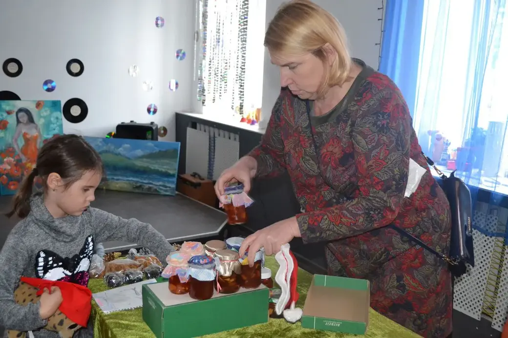 На новогоднем фримаркете.