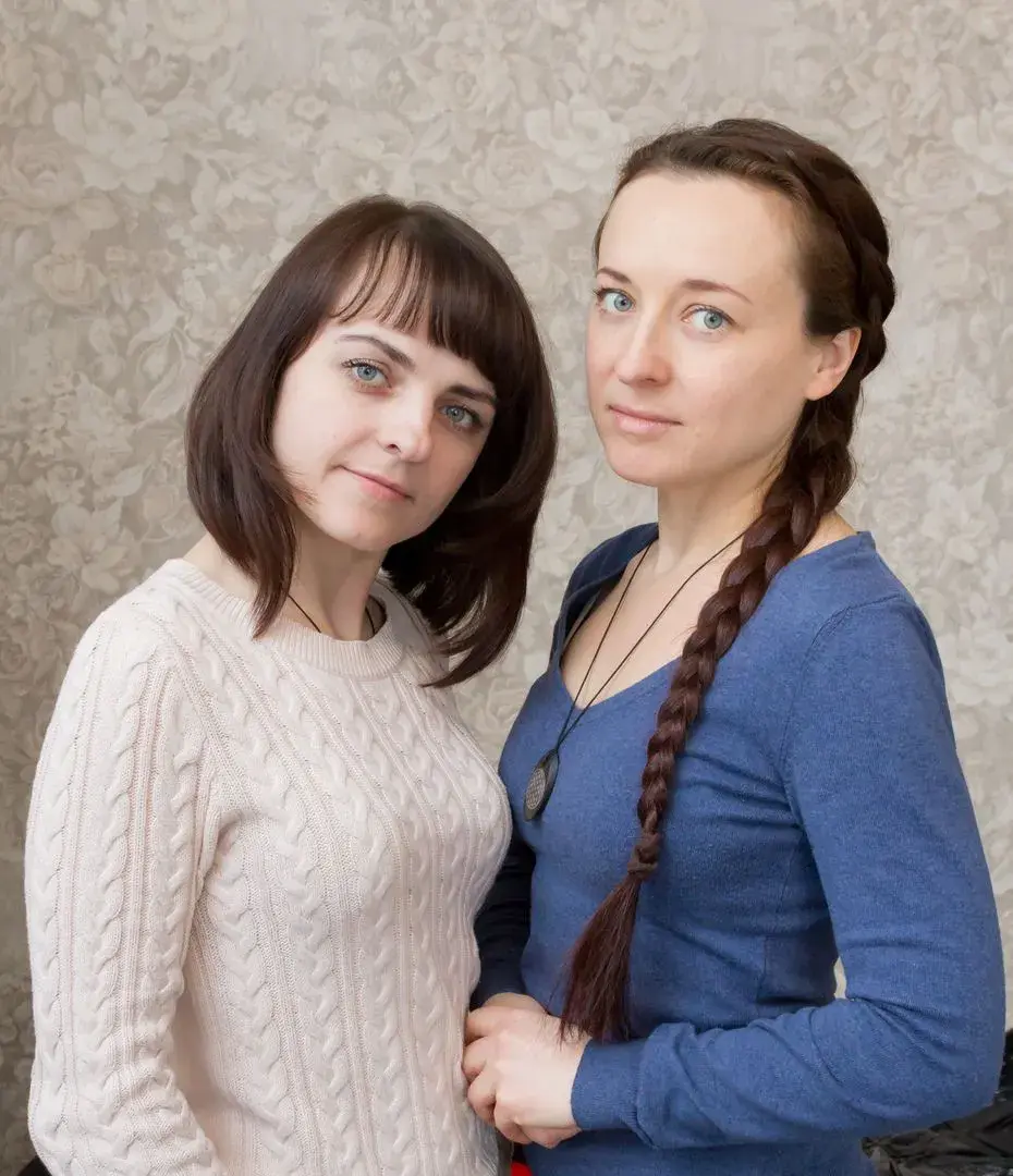 Сестры Елена и Юлия.
