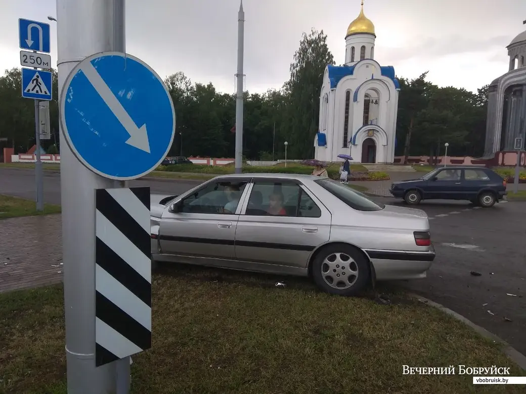 10.09.2019, Бобруйск. Авария на перекрёстке Минской-Крылова. Фото Телеграм-канала «Дороги Бобруйска»
