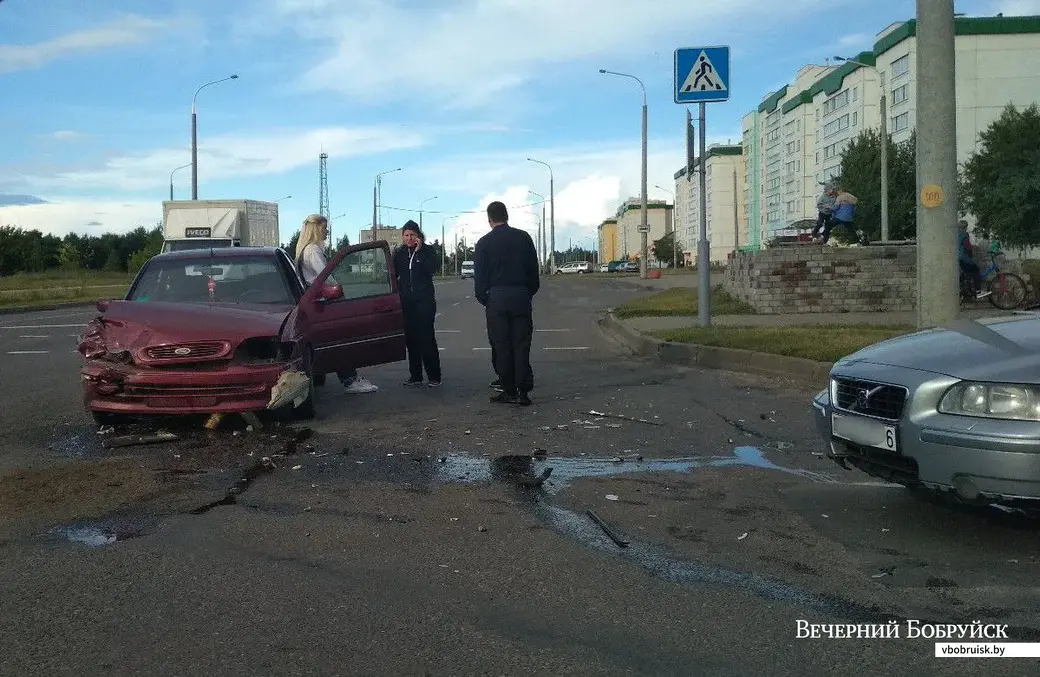 10.09.2019, Бобруйск. Авария на перекрёстке Гагарина-Гоголя. Фото Телеграм-канала «Дороги Бобруйска»