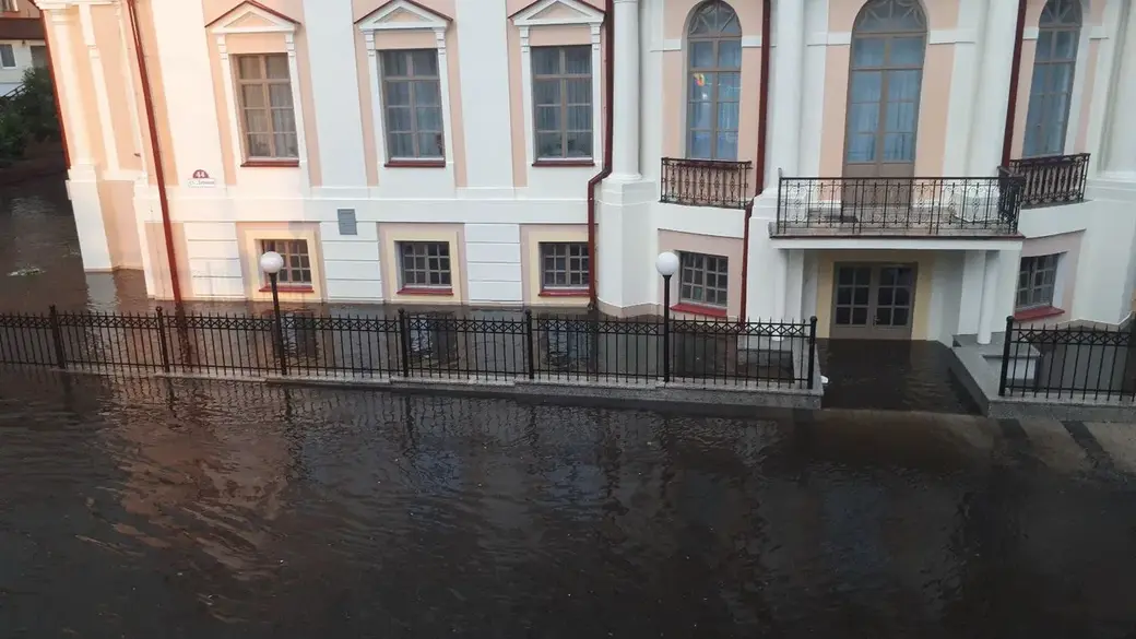 13.07.2019, Пинск. В ЗАГС только вплавь и через второй этаж