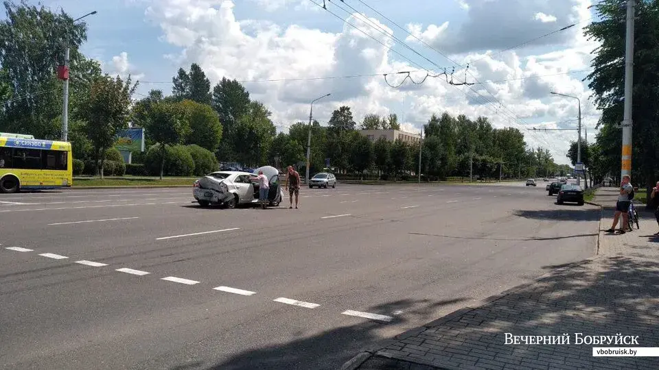 19.07.19. Авария на Минской - 2. Фото Телеграм-канала «Дороги Бобруйска».