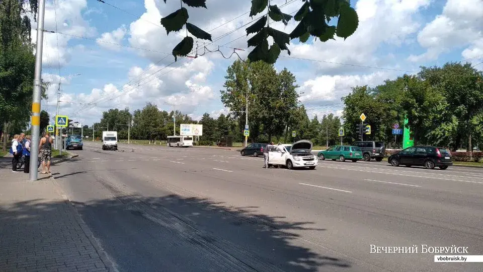 19.07.19. Авария на Минской - 2. Фото Телеграм-канала «Дороги Бобруйска».