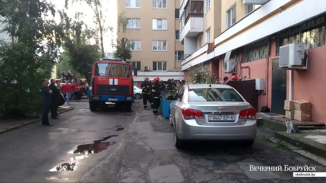 23.07.2019. Минская, 51. Авария: прорвало трубу и залило проводку