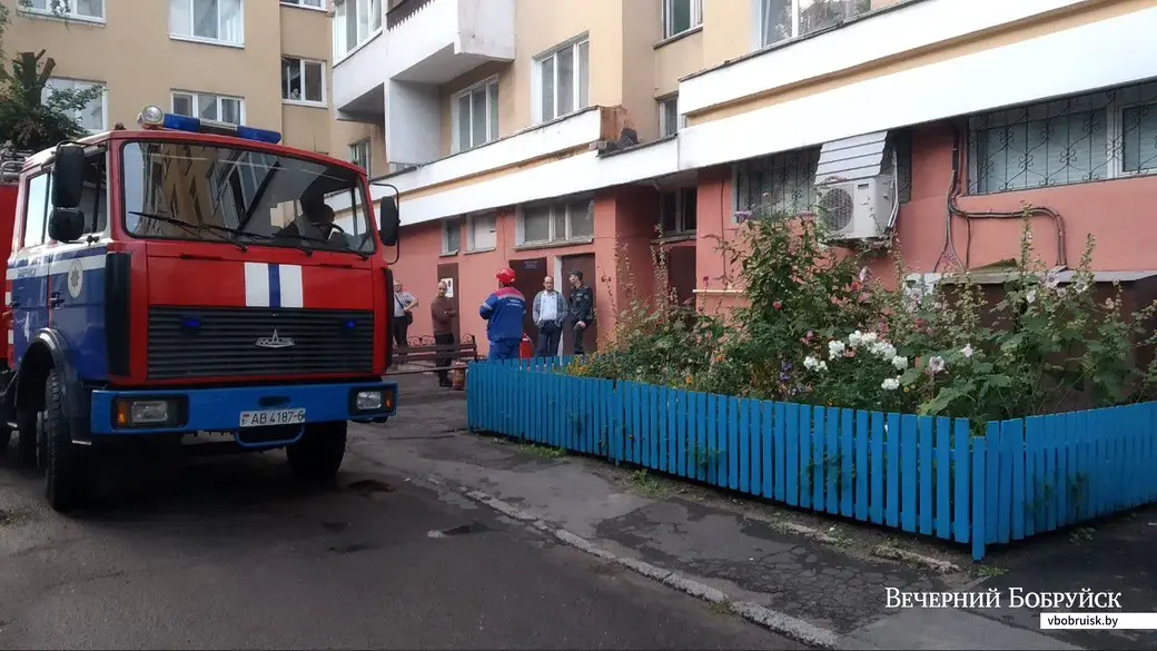 23.07.2019. Минская, 51. Авария: прорвало трубу и залило проводку