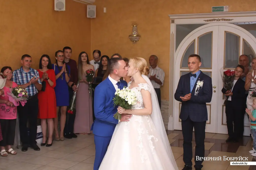 В пятницу, 26 июля, зарегистрировали свой брак в бобруйском ЗАГСе 23-летняя Анна Леонович и 27-летний Александр Орлов.
