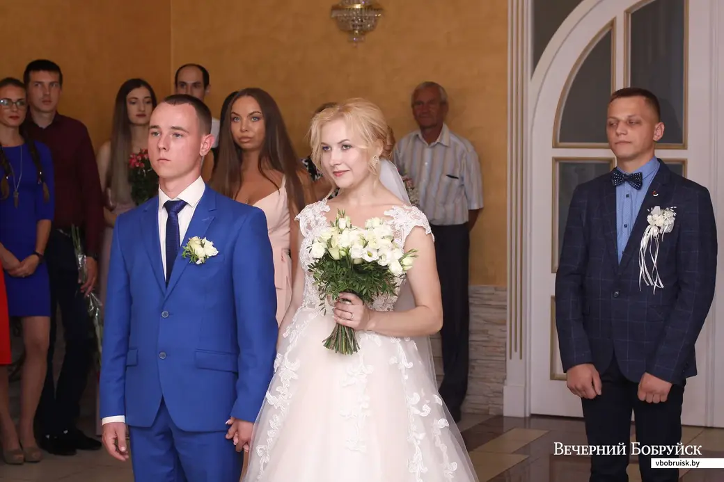 В пятницу, 26 июля, зарегистрировали свой брак в бобруйском ЗАГСе 23-летняя Анна Леонович и 27-летний Александр Орлов.
