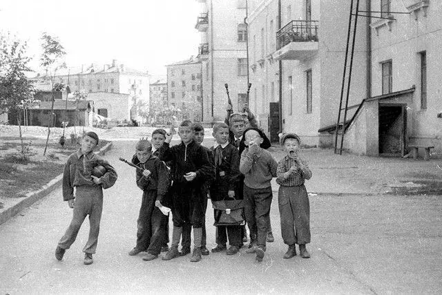 Дети 1950-х годов. Фото: back-in-ussr.com
