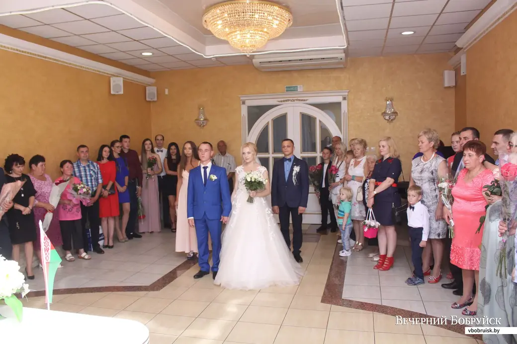 В пятницу, 26 июля, зарегистрировали свой брак в бобруйском ЗАГСе 23-летняя Анна Леонович и 27-летний Александр Орлов.