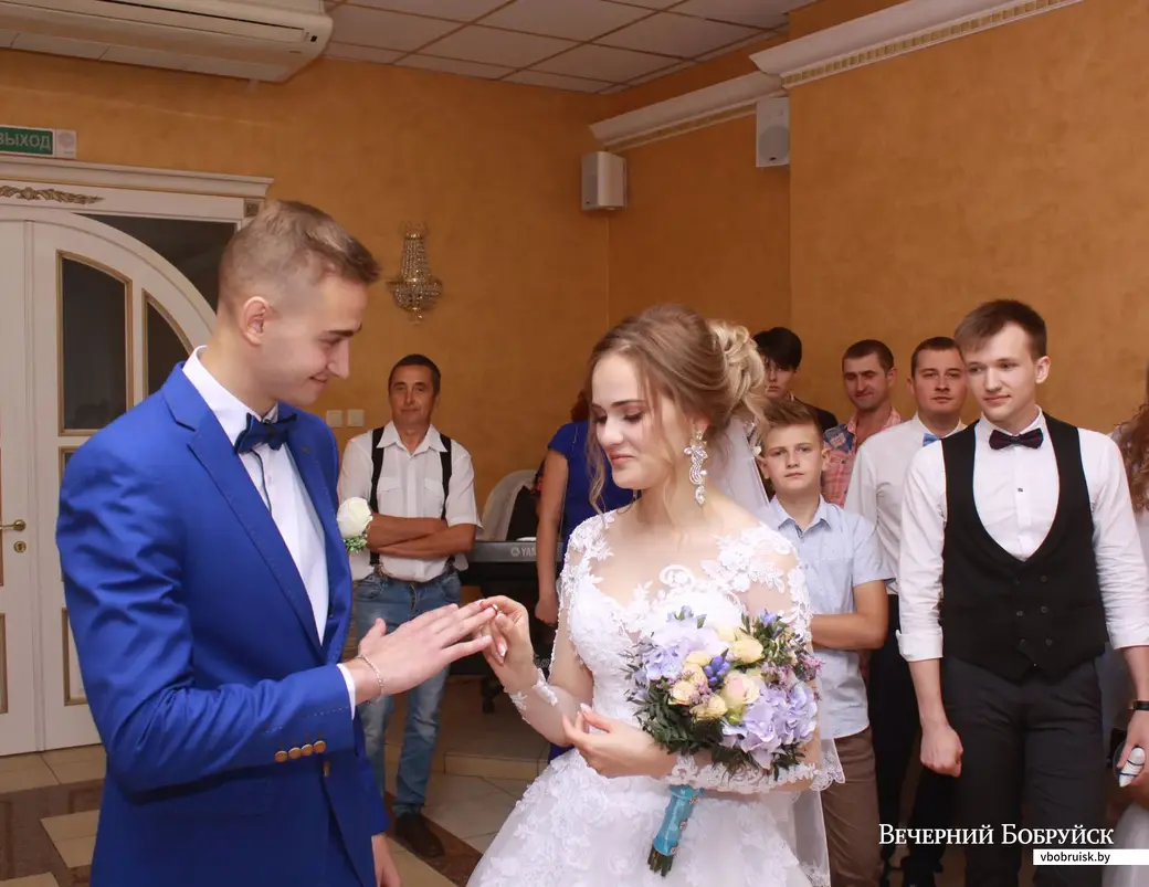 Молодожены Анастасия Киракозова и Денис Белявский.